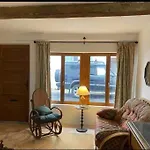 Cheerful, Traditional 3 Bedroom In Dom wakacyjny