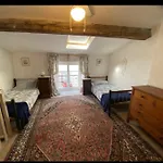 Dom wakacyjny Cheerful, Traditional 3 Bedroom In