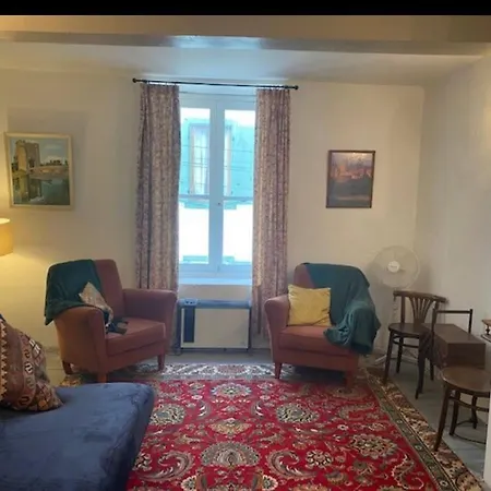 Cheerful, Traditional 3 Bedroom In * Кийан