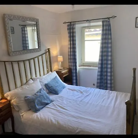 Cheerful, Traditional 3 Bedroom In Дом отдыха *