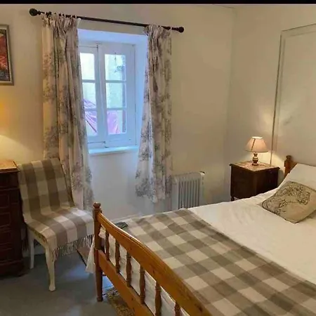 Cheerful, Traditional 3 Bedroom In Hébergement de vacances