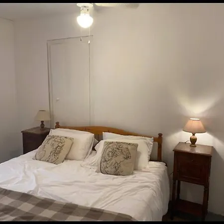 Cheerful, Traditional 3 Bedroom In Дом отдыха