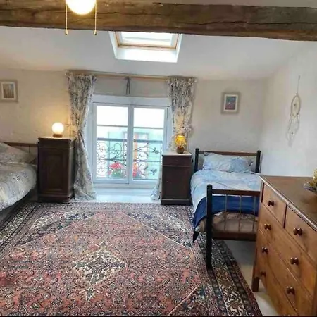 別荘 Cheerful, Traditional 3 Bedroom In キヤン