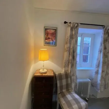 Cheerful, Traditional 3 Bedroom In Дом отдыха *
