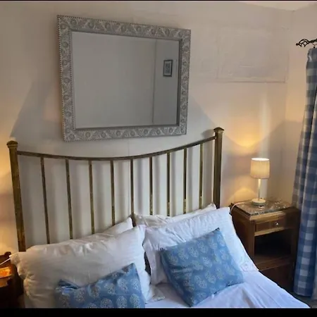 Cheerful, Traditional 3 Bedroom In Quillan