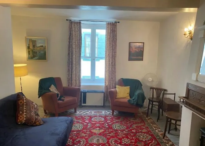 Cheerful, Traditional 3 Bedroom In * Quillan