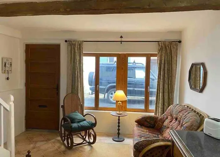Cheerful, Traditional 3 Bedroom In Semesterbostad