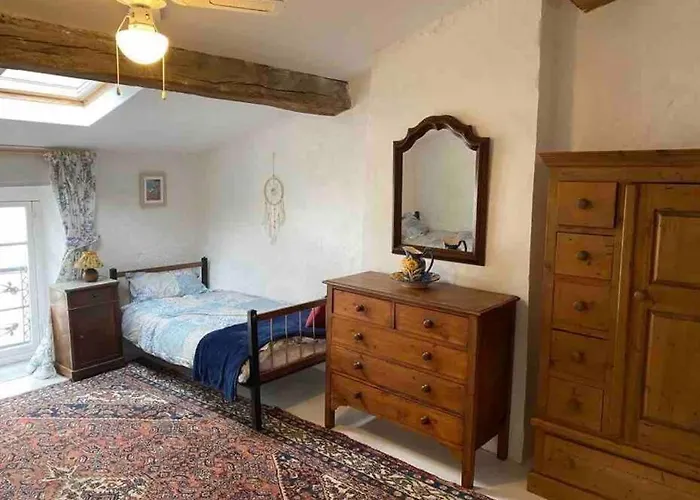 Cheerful, Traditional 3 Bedroom In Hébergement de vacances Quillan