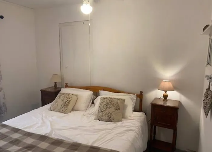 Cheerful, Traditional 3 Bedroom In Hébergement de vacances