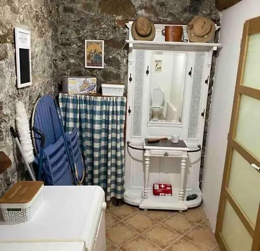 Hébergement de vacances Cheerful, Traditional 3 Bedroom In *