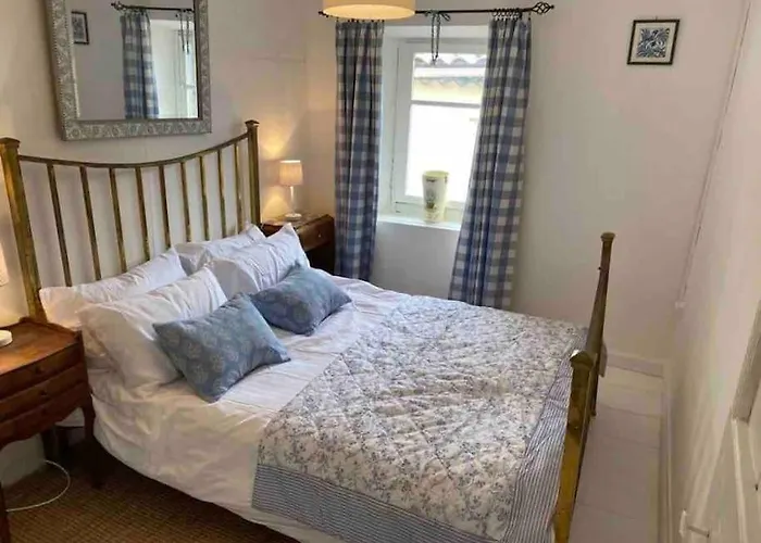 Cheerful, Traditional 3 Bedroom In *