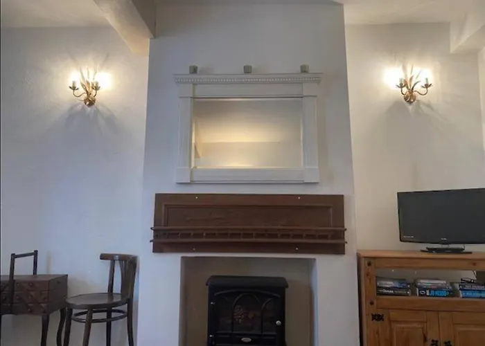 Semesterbostad Cheerful, Traditional 3 Bedroom In